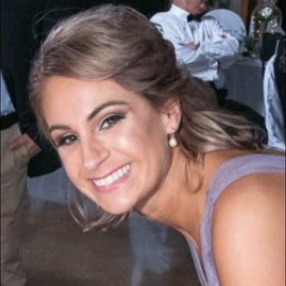 Meet your Posher, Liz - Picture 5 of 6